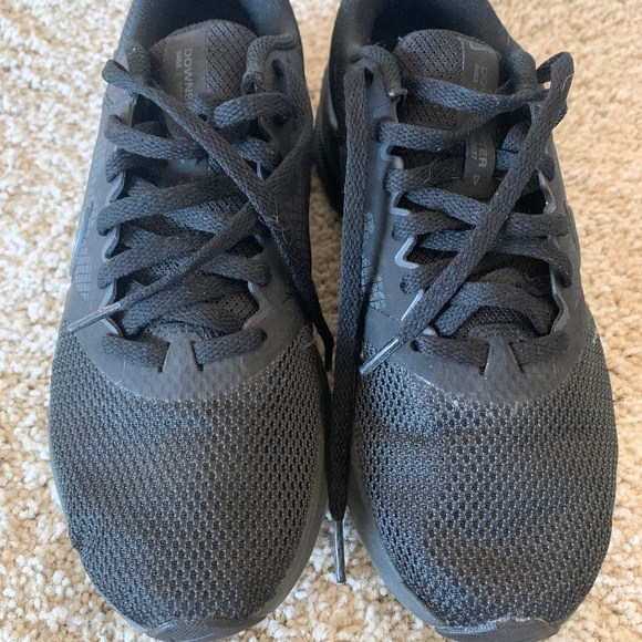 nike black womens runners